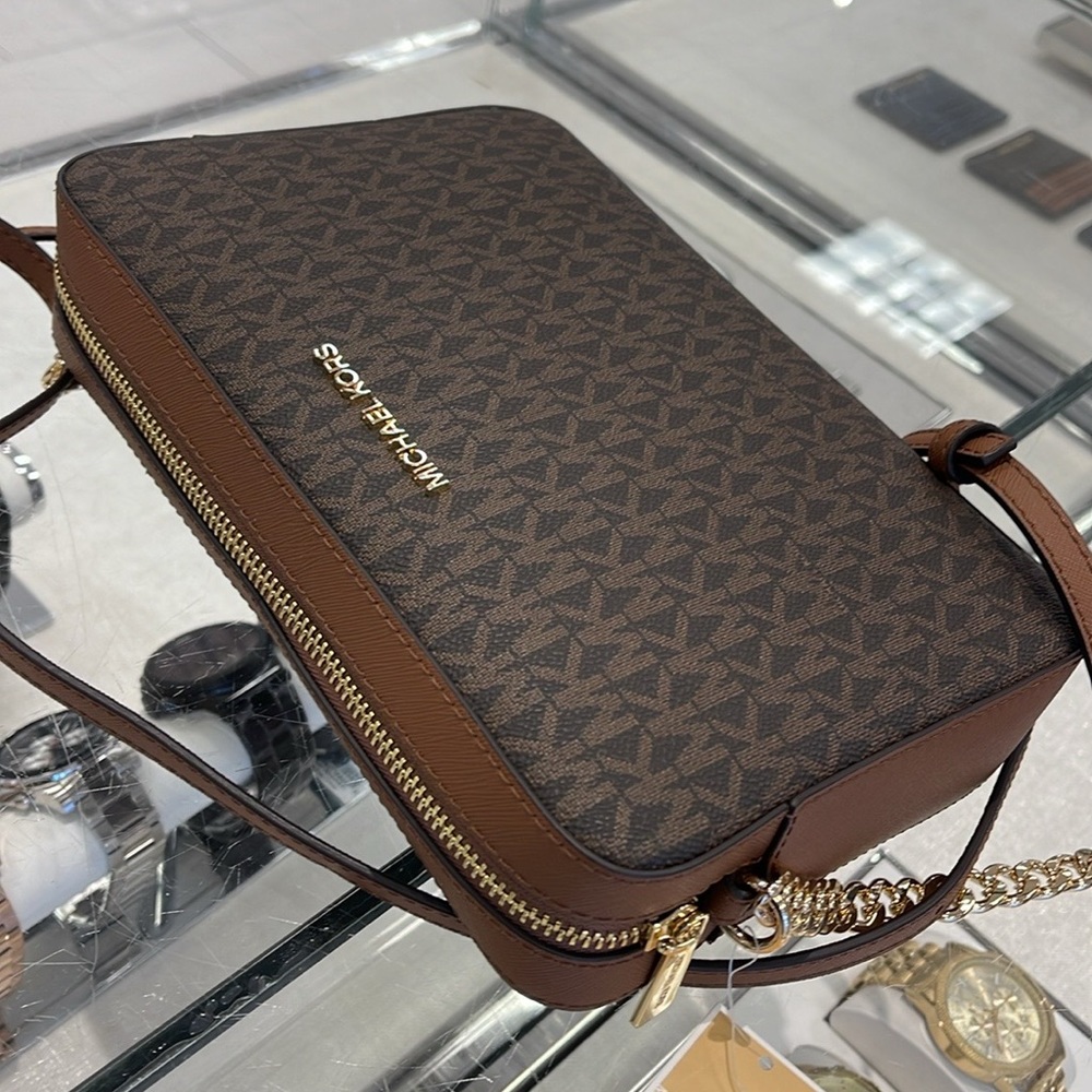 MICHAEL KORS
Jet Set Large East West Zip Printed Logo Crossbody Bag
Brown 
NWT - Picture 12 of 16